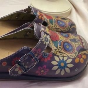 Calceo Clogs - Size 38 (USA 8) with skeleton shoes NEW